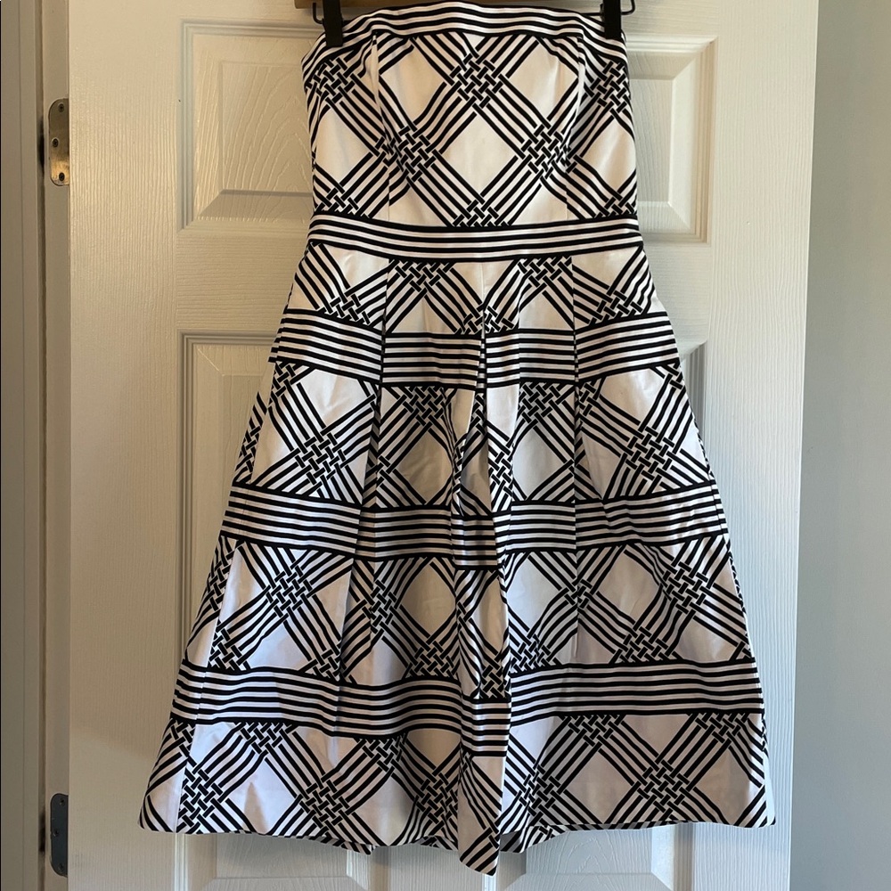 White House Black Market Black and White Strapless Dress with Side Pockets